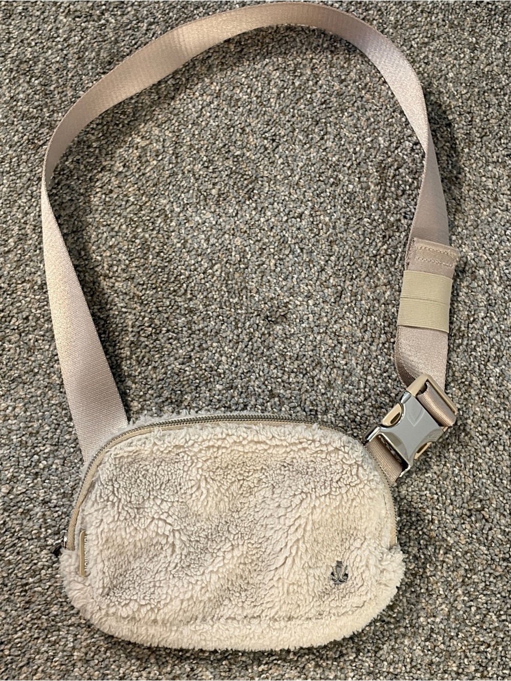 LULULEMON
athletica Cream Sherpa Zip Pouch with Logo Tab
